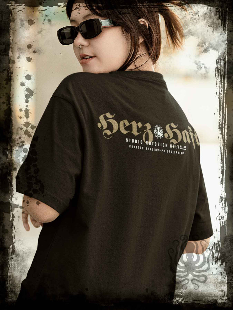 HerzHaft. Unisex Oversize Premium Shirt von Notosign