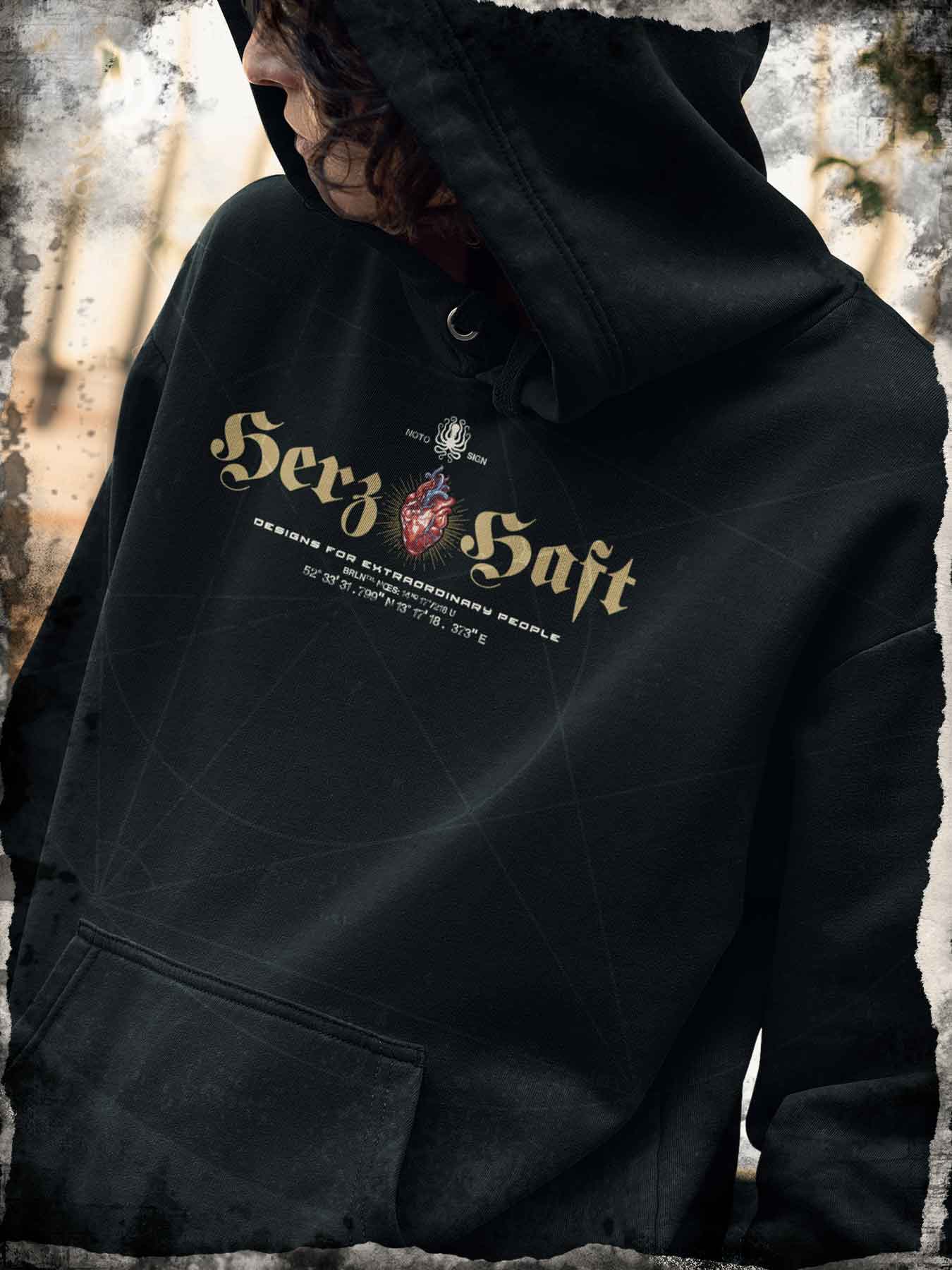 HerzHaft: Der Premium Hoodie von NotoSign aus Berlin TXL